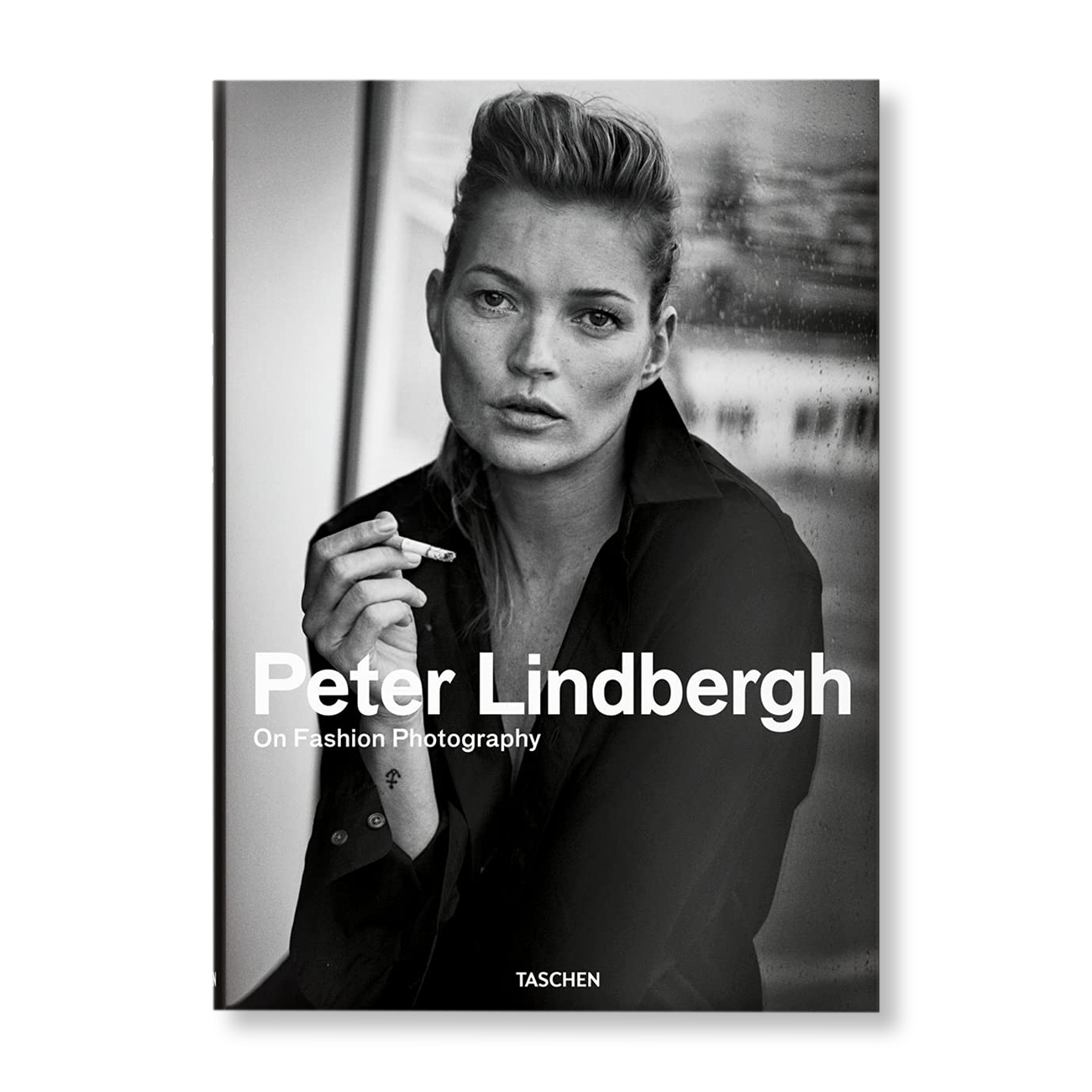 Peter fashion. Фотограф Питер Линдберг книга. Peter Lindbergh women книга. Peter Lindbergh. A different Vision on Fashion Photography. Питер Линдберг фотографии.